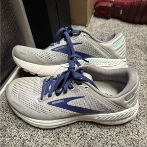 BROOKS athletic shoes